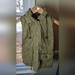 S 100% cotton LOVE TREE sleeveless jacket.